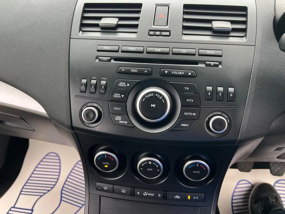 2013-mazda-mazda3-16-tamura-big-21