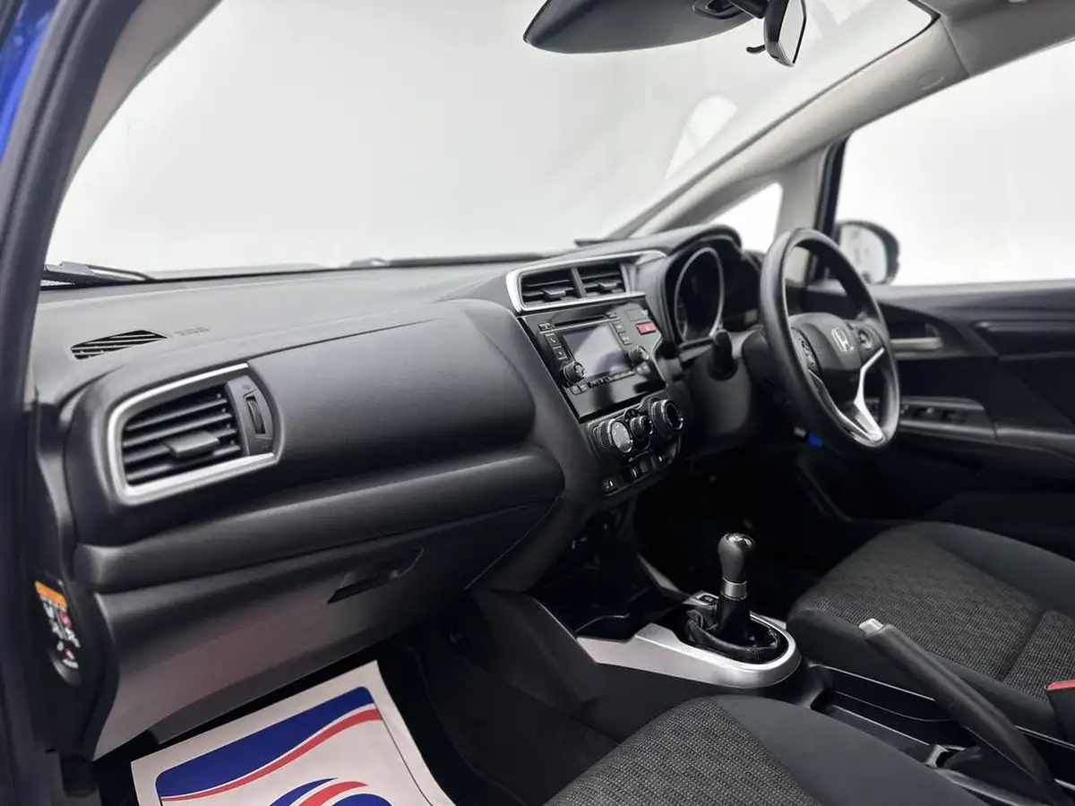 2015-honda-jazz-13-i-vtec-s-big-37