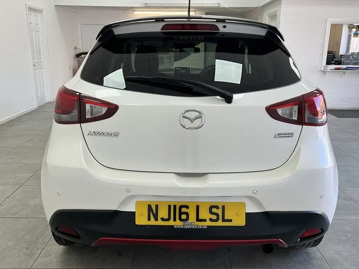 2016-mazda-mazda2-15-sport-black-big-3