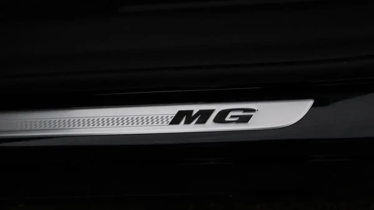 2024-mg-hs-15t-gdi-trophy-162ps-1490cc-big-20