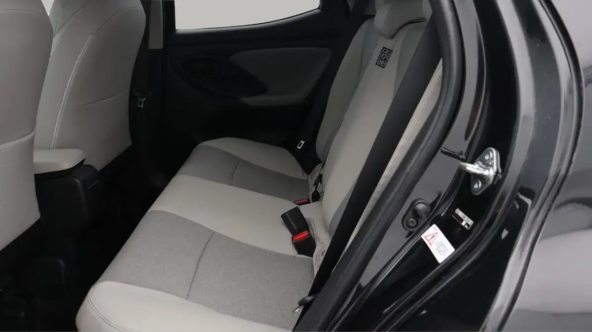 2022-toyota-yaris-15-vvt-i-excel-big-16