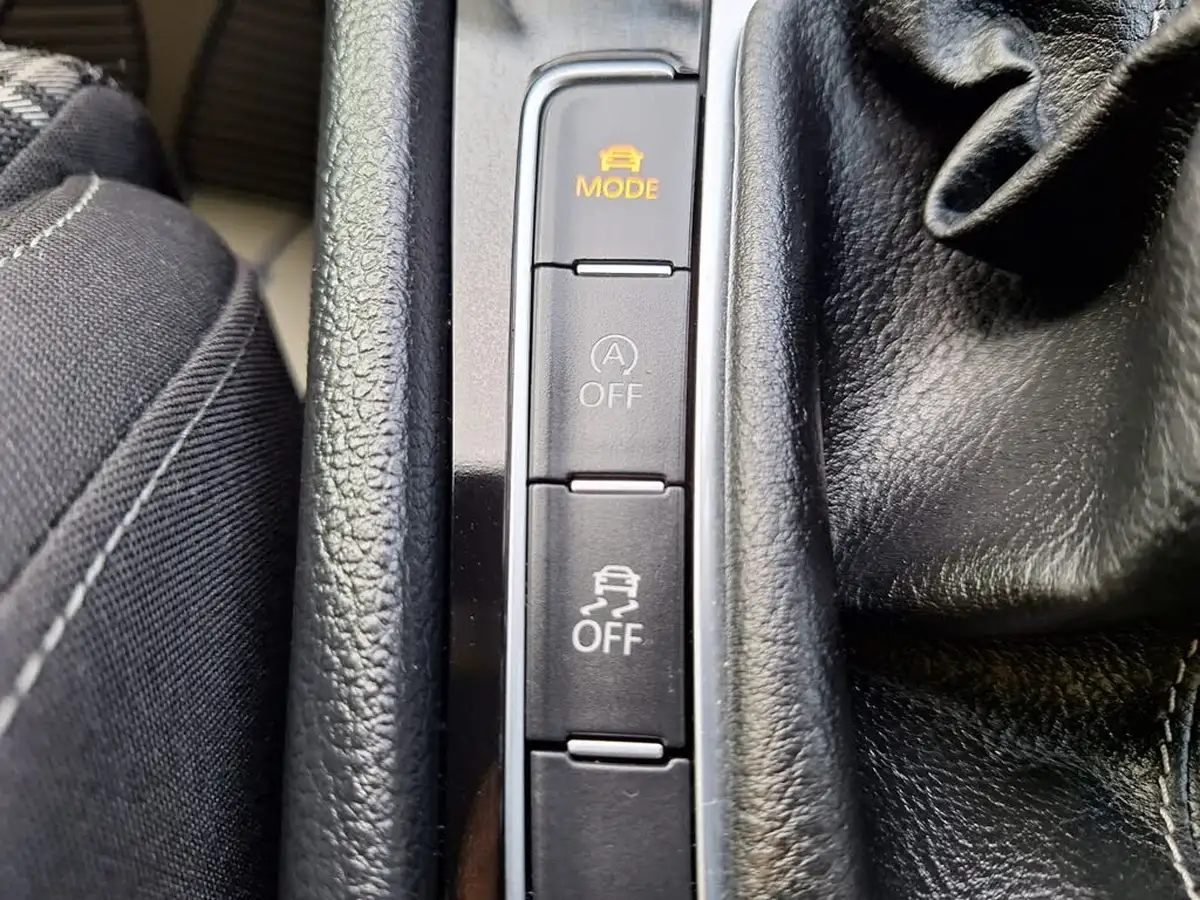 2017-volkswagen-golf-20tdi-gtd-ss-hatchback-5d-big-38