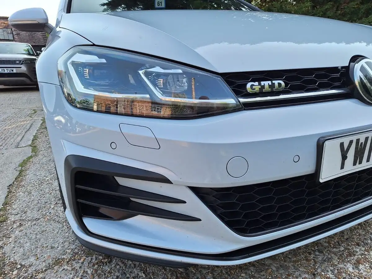 2017-volkswagen-golf-20tdi-gtd-ss-hatchback-5d-big-10