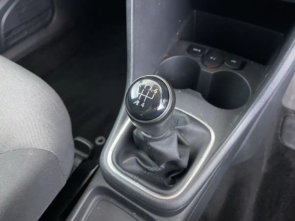 2016-volkswagen-polo-12-tsi-match-5d-big-42