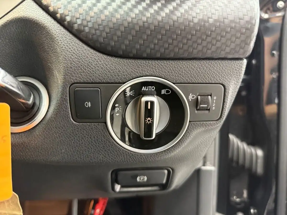 2017-mercedes-benz-a-class-15d-a180d-amg-line-ss-7g-dct-big-29
