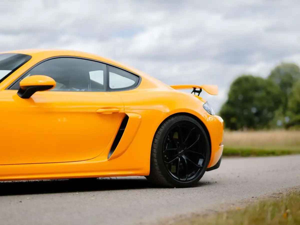 2023-porsche-cayman-718-40-cayman-gt4-big-20