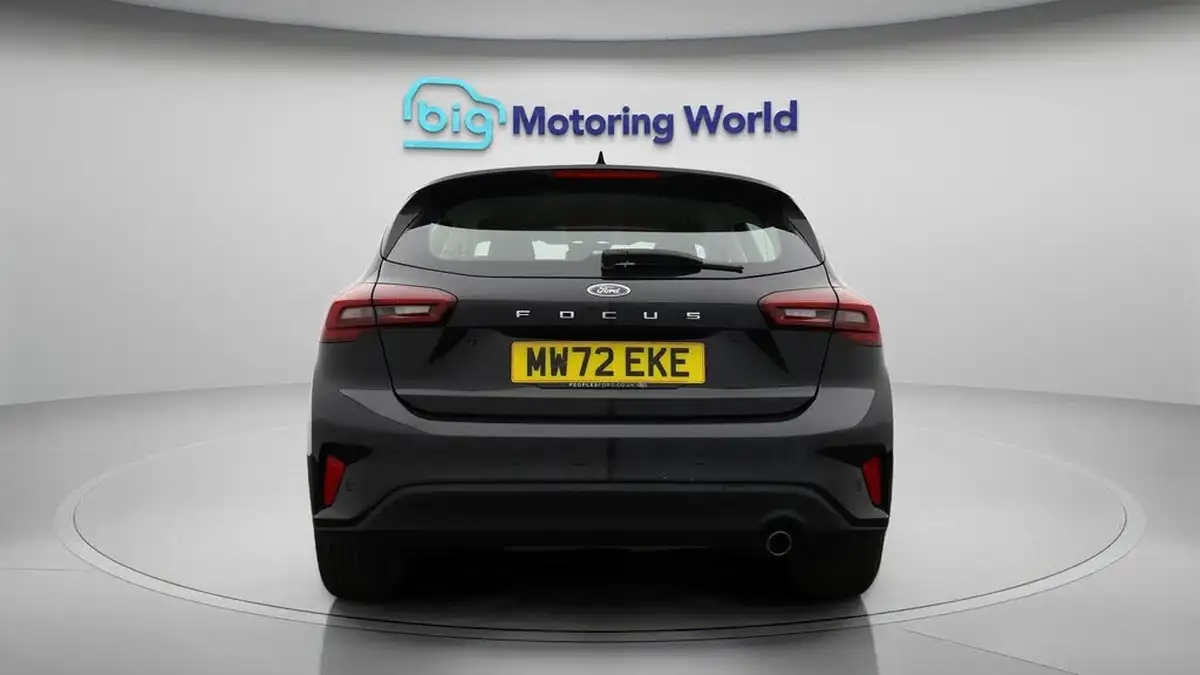 2023-ford-focus-10t-titanium-125ps-hatchback-big-6