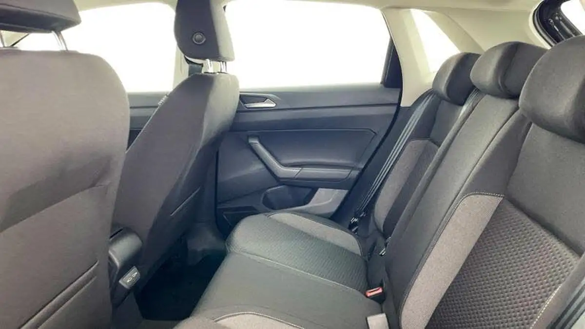 2024-volkswagen-polo-10-life-big-27