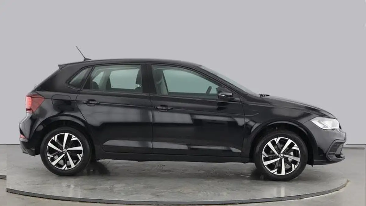 2024-volkswagen-polo-10-life-big-3