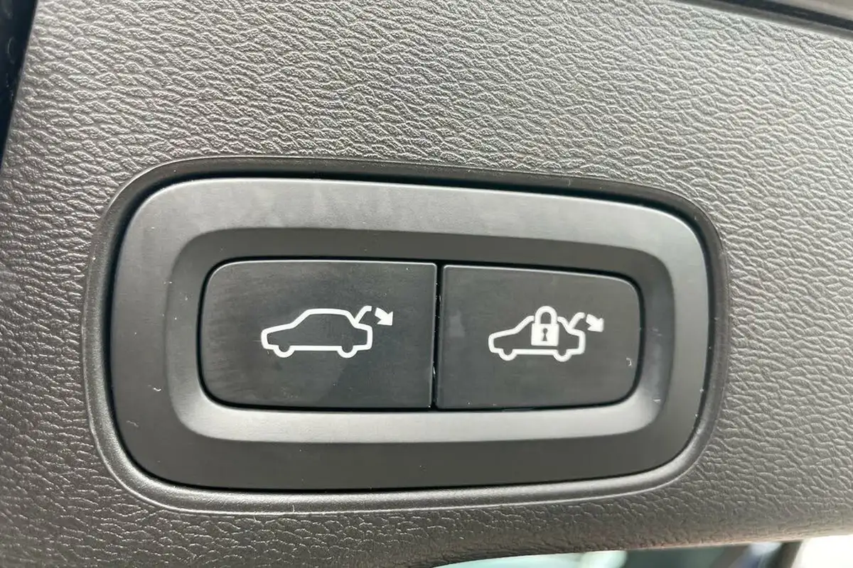 2023-volvo-xc60-20-b5-plus-big-19
