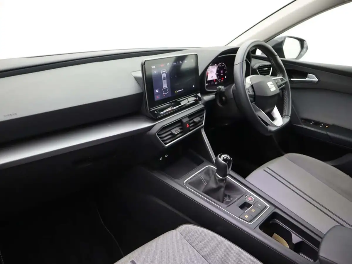 2022-seat-leon-big-12