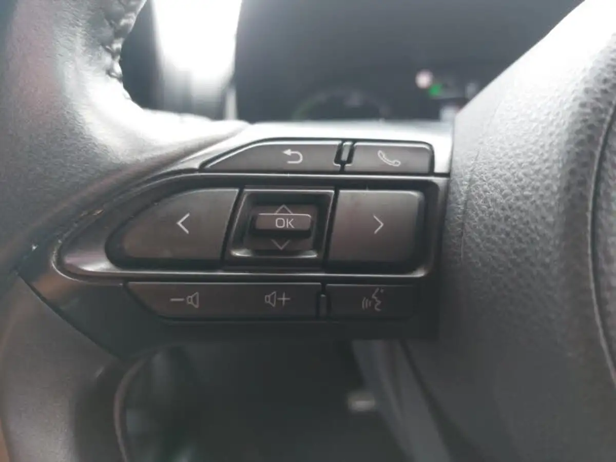 2022-toyota-yaris-15-vvt-i-icon-big-11
