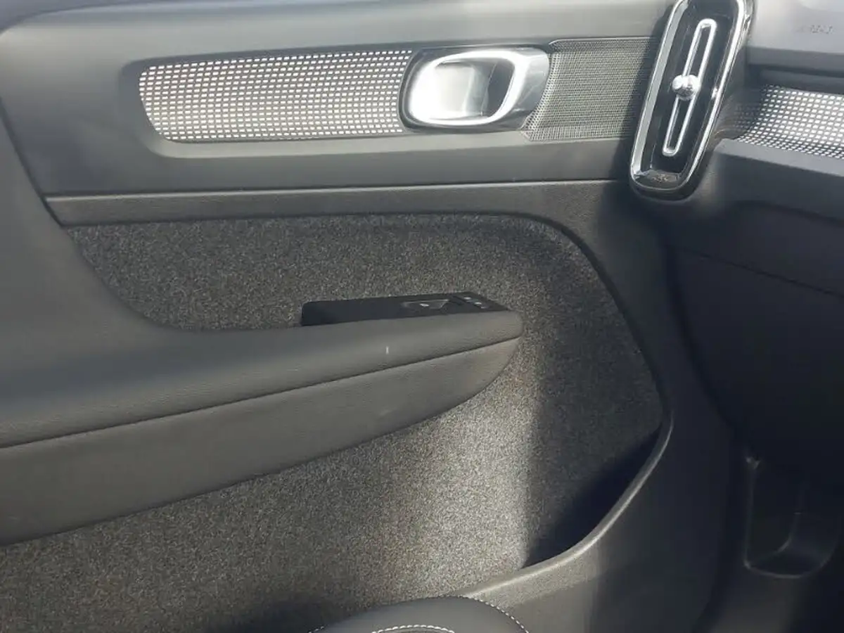 2022-volvo-xc40-e-recharge-plus-228bhp-big-10
