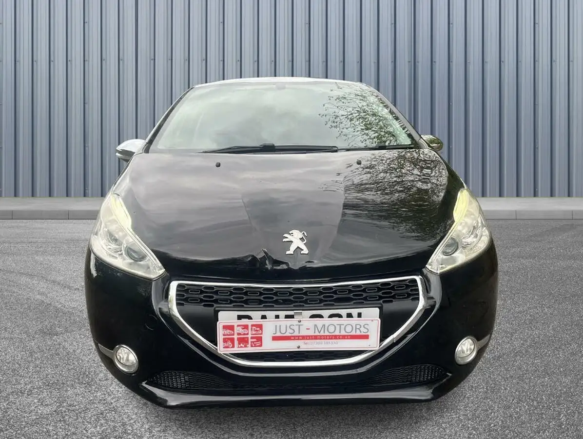 2015-peugeot-208-12-style-puretech-3d-big-1
