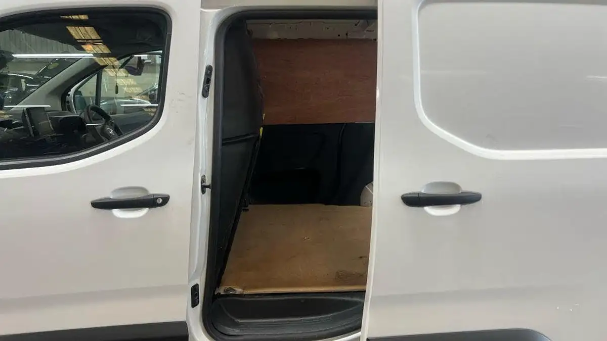 2019-vauxhall-combo-15cdti-sportive-2300-16v-100pseu6dt-l1h1-panel-big-8
