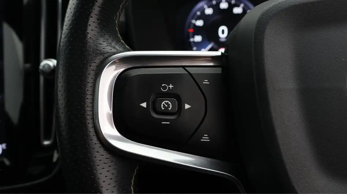 2019-volvo-xc40-20td-d3-r-design-pro-awd-geartronic-big-27