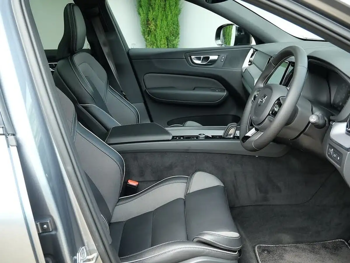 2021-volvo-xc60-20-t6-r-design-340bhp-big-14