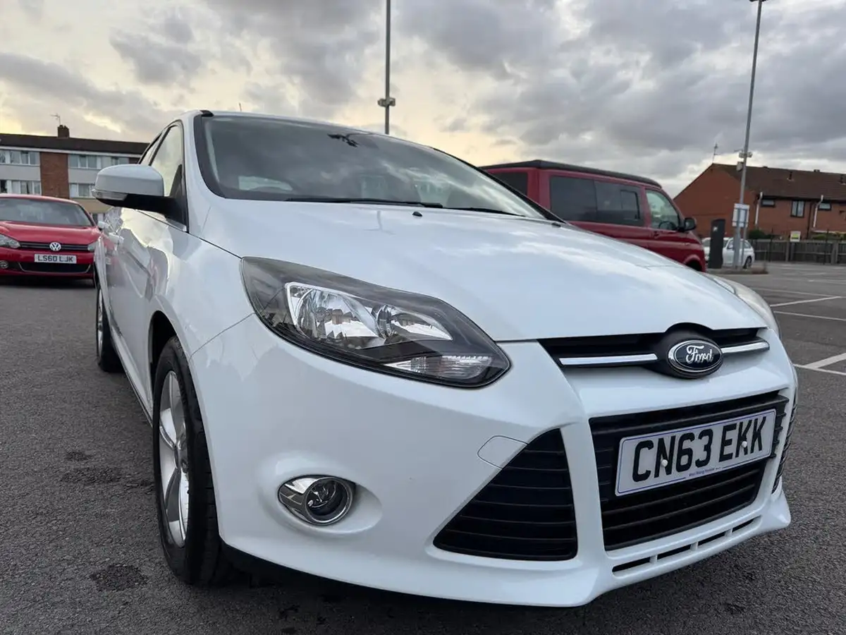 2013-ford-focus-16-zetec-ti-vct-125ps-hatchback-powershift-big-2