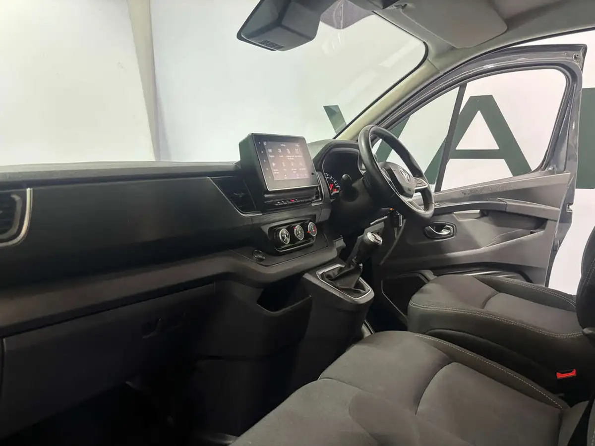 2023-renault-trafic-20dci-ll30-130-sport-big-11