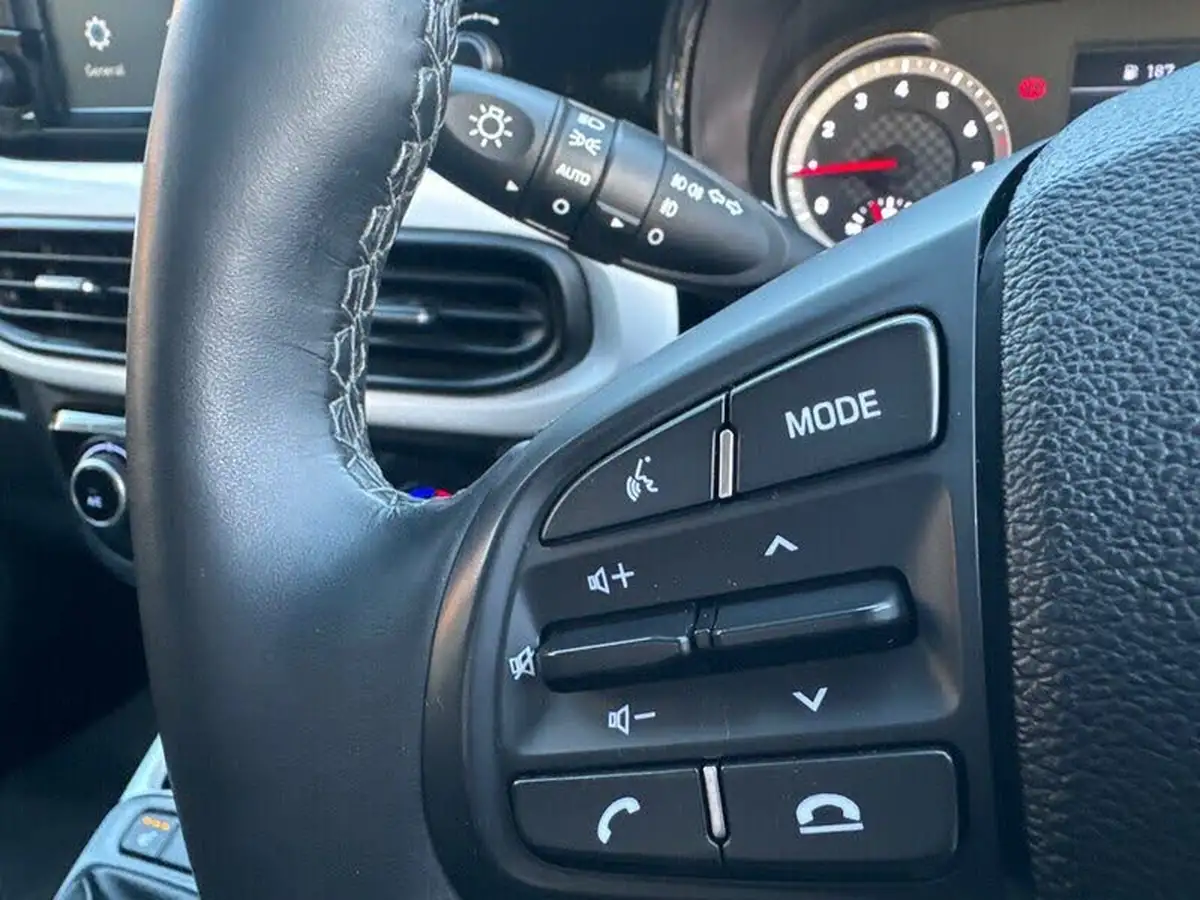 2021-hyundai-i10-10-premium-big-38