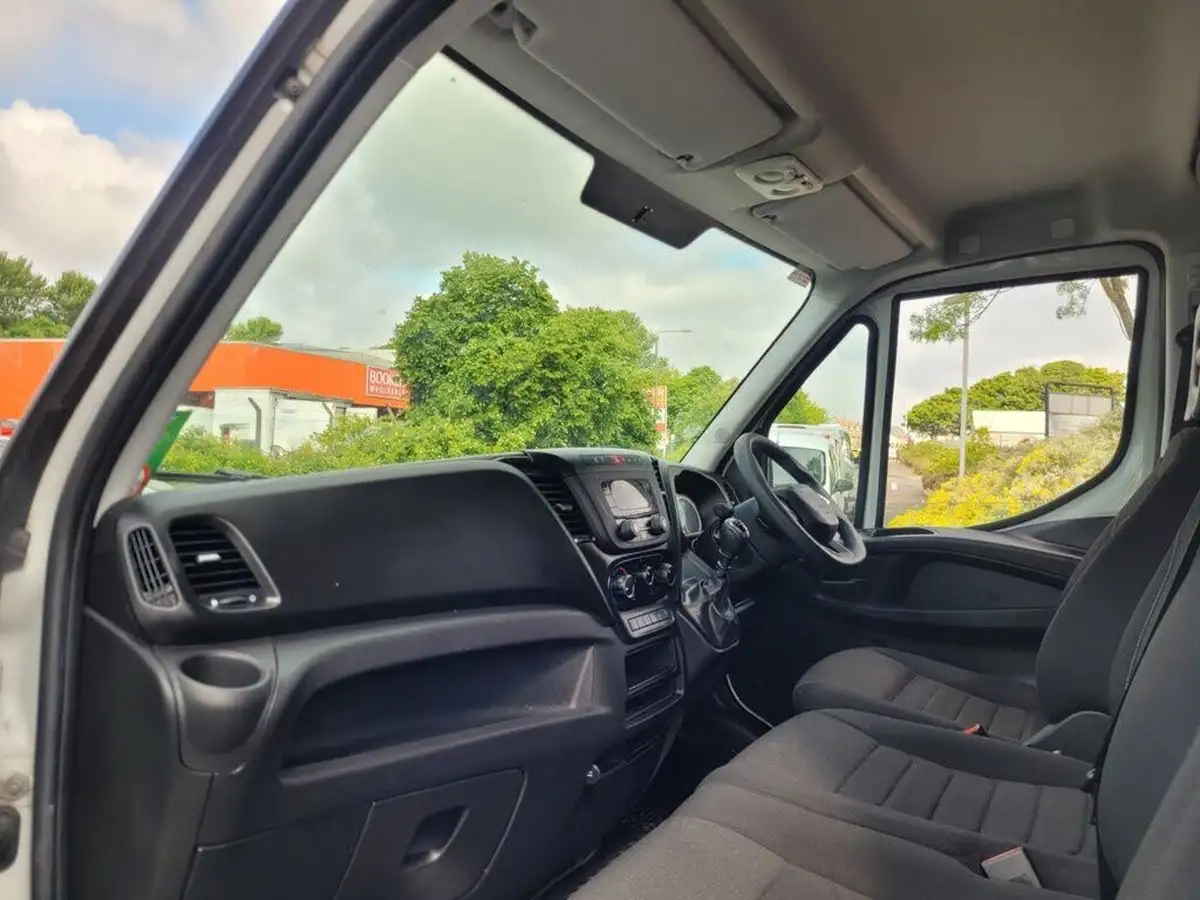 2023-iveco-daily-s-class-23td-35s14v-business-3520mm-h2-136pseu6dt-big-12