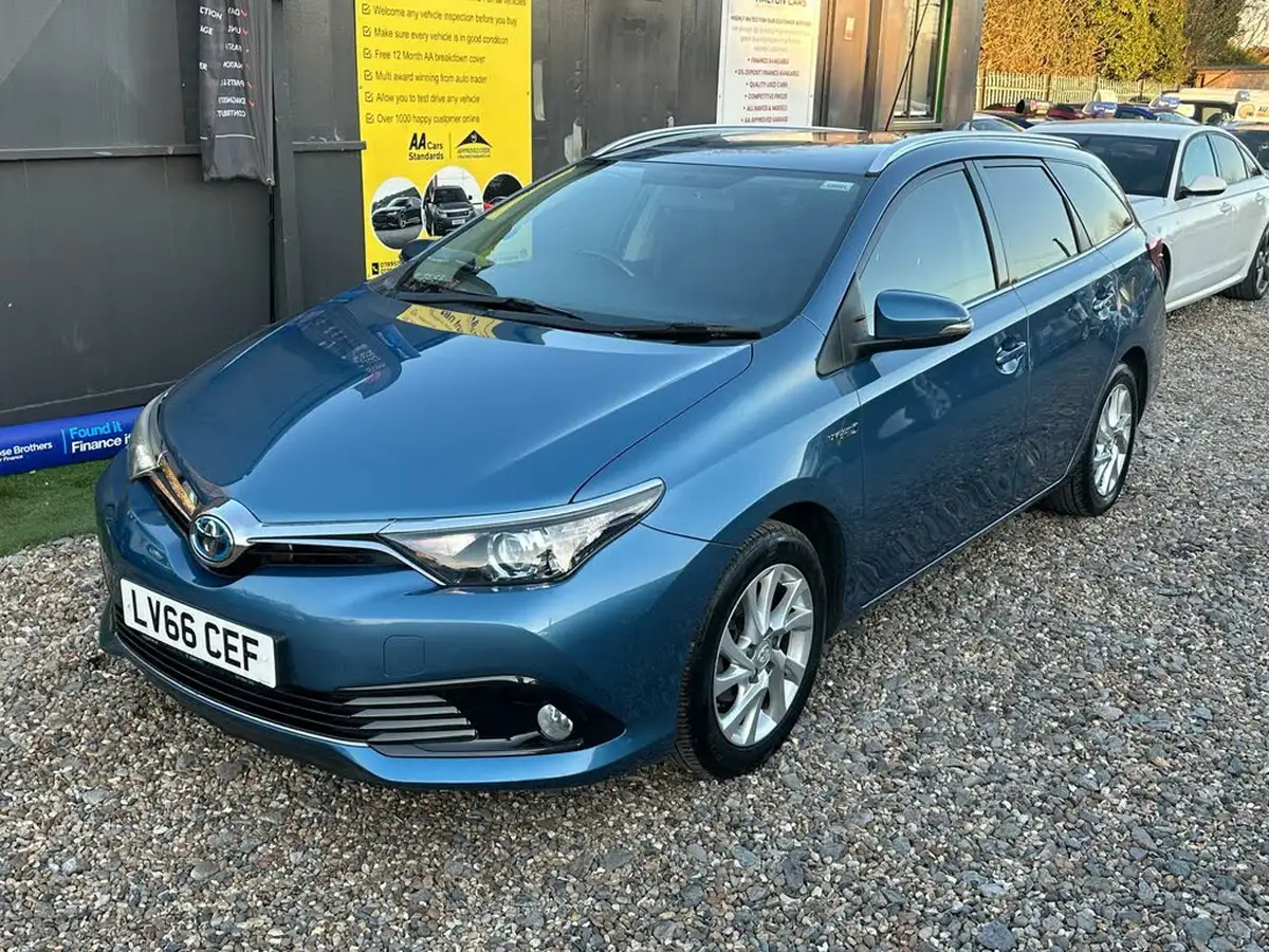 2016-toyota-auris-18-vvt-i-hsd-business-edition-estate-big-4