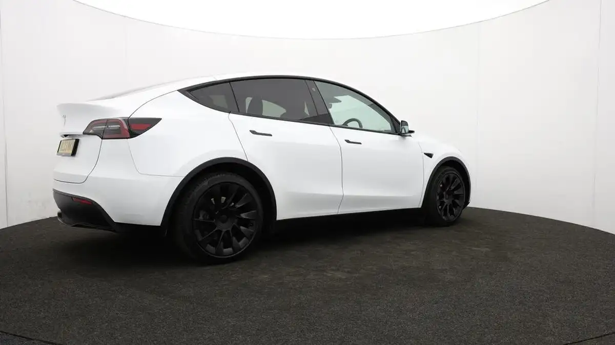 2023-tesla-model-y-e-rwd-big-37