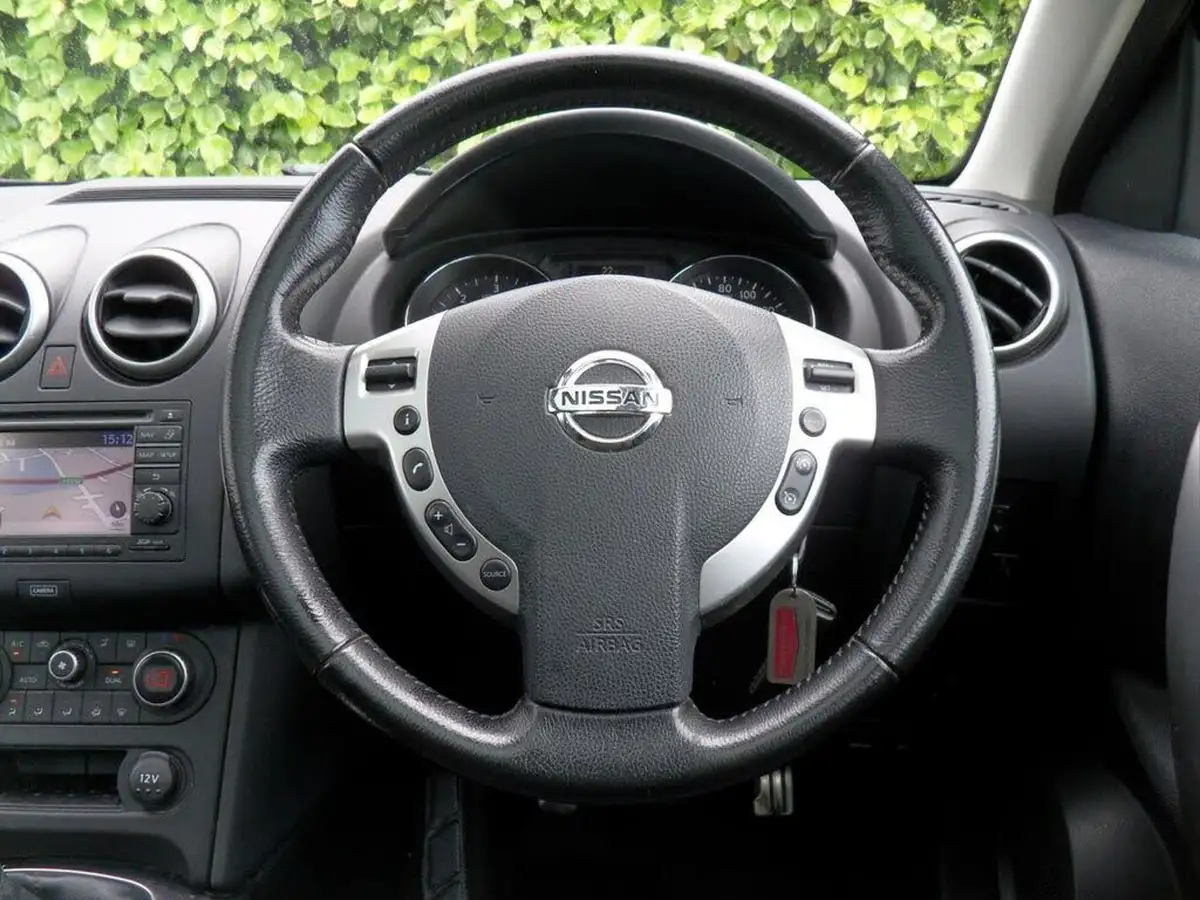 2012-nissan-qashqai-15td-n-tec-big-64