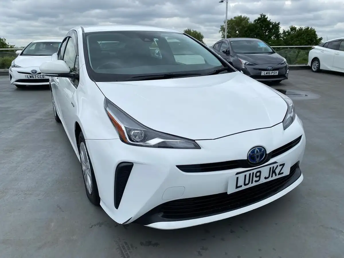 2019-toyota-prius-big-1