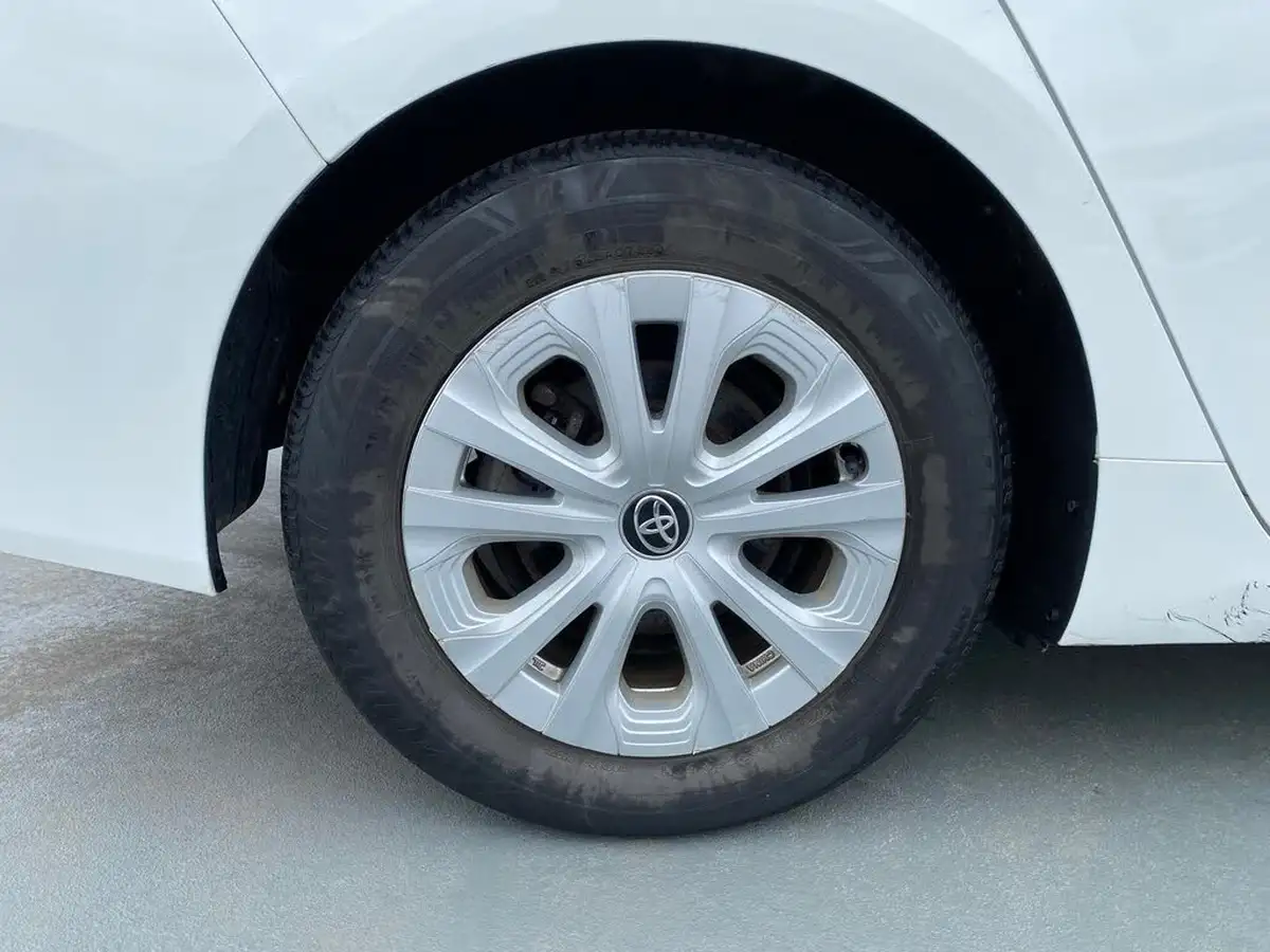 2019-toyota-prius-big-49