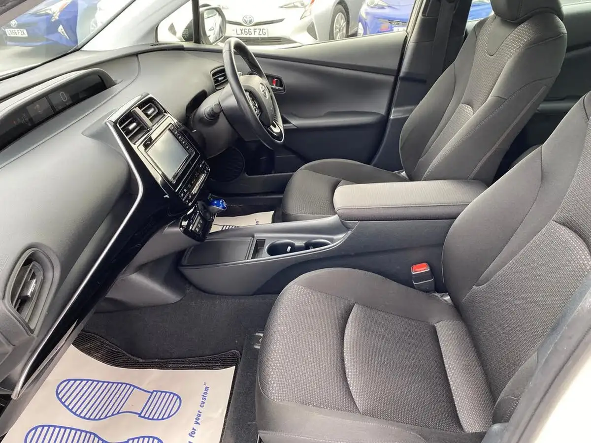 2019-toyota-prius-big-25