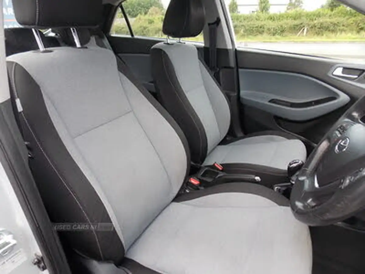 2015-hyundai-i20-14-se-big-16