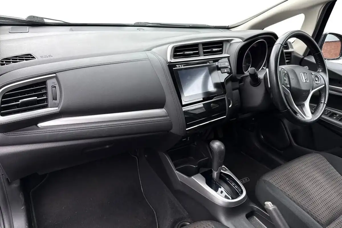 2018-honda-jazz-13-i-vtec-ex-navi-cvt-big-15