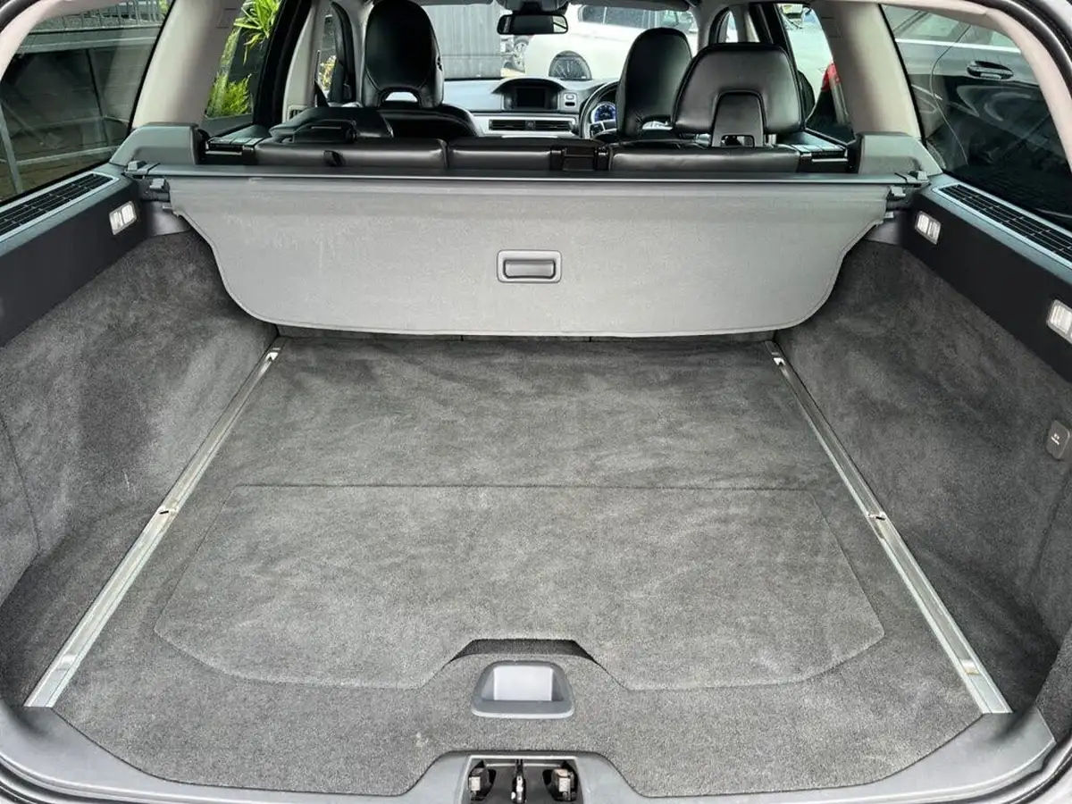 2013-volvo-v70-16td-d2-r-design-big-12