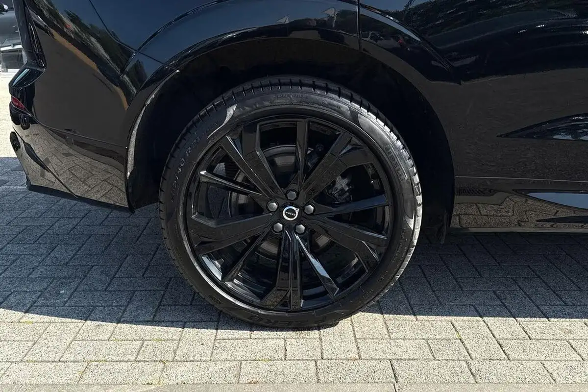 2024-volvo-xc60-20-t8-ultra-black-edition-big-12