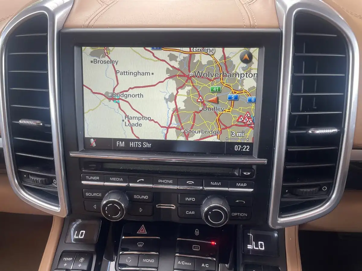 2012-porsche-cayenne-30-s-big-27
