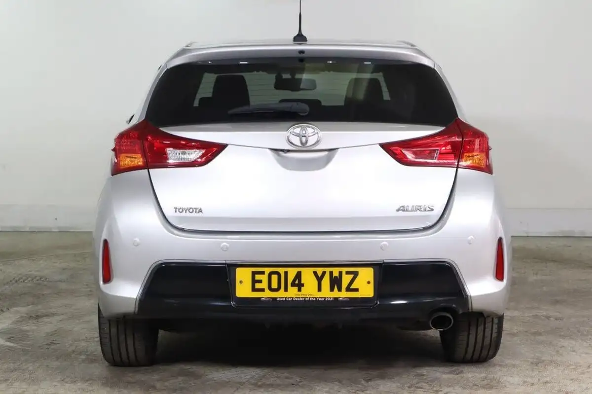 2014-toyota-auris-16-excel-hatchback-multidrive-s-big-4