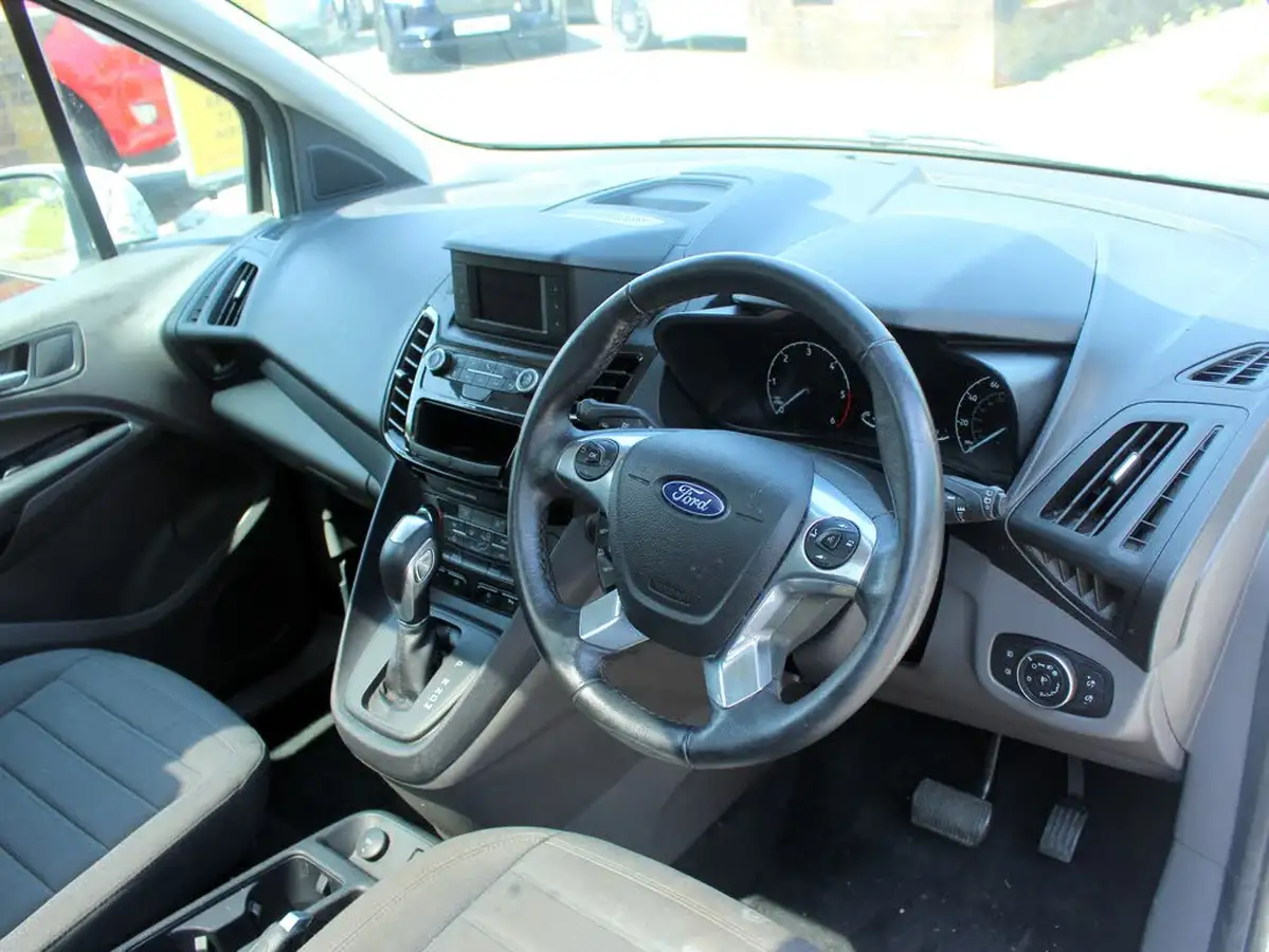 2020-ford-grand-tourneo-connect-15-titanium-powershift-big-10