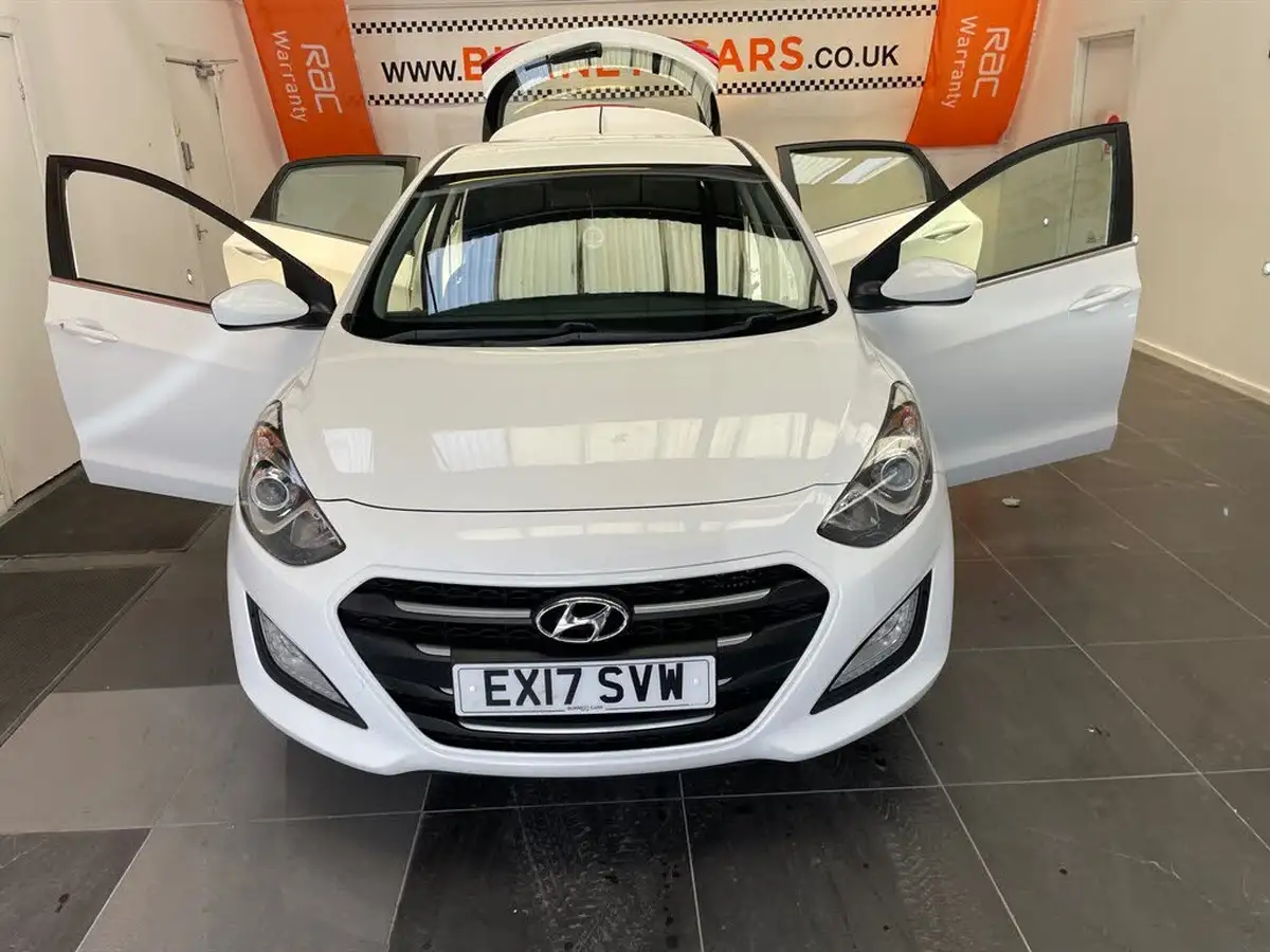 2017-hyundai-i30-16crdi-se-110ps-blue-drive-hatchback-big-21