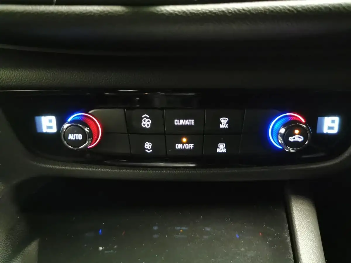 2019-vauxhall-insignia-grand-sport-15-turbo-sri-vx-line-nav-ss-big-23
