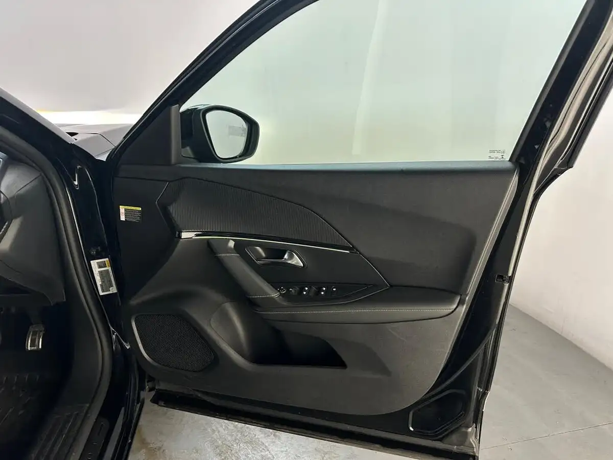 2022-peugeot-2008-suv-12-puretech-gt-big-30