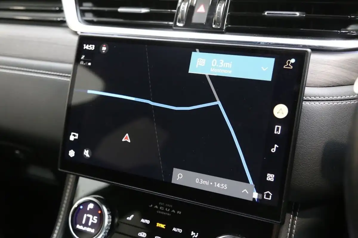 2022-jaguar-f-pace-20-d200-r-dynamic-s-big-16