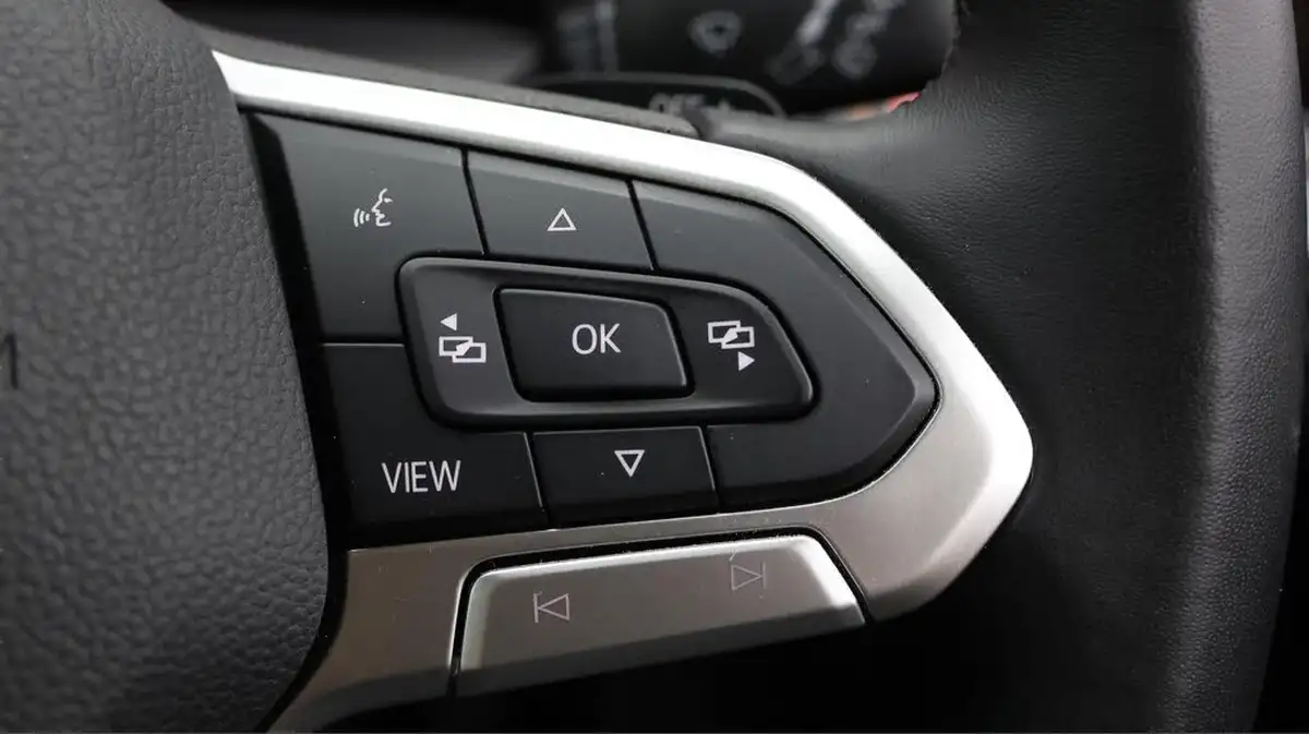 2023-volkswagen-golf-14-tsi-ehybrid-style-big-23