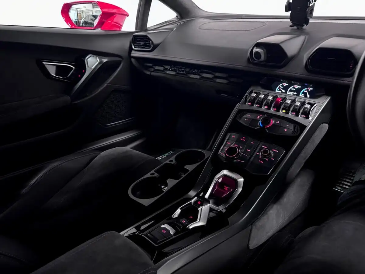 2015-lamborghini-huracan-big-26