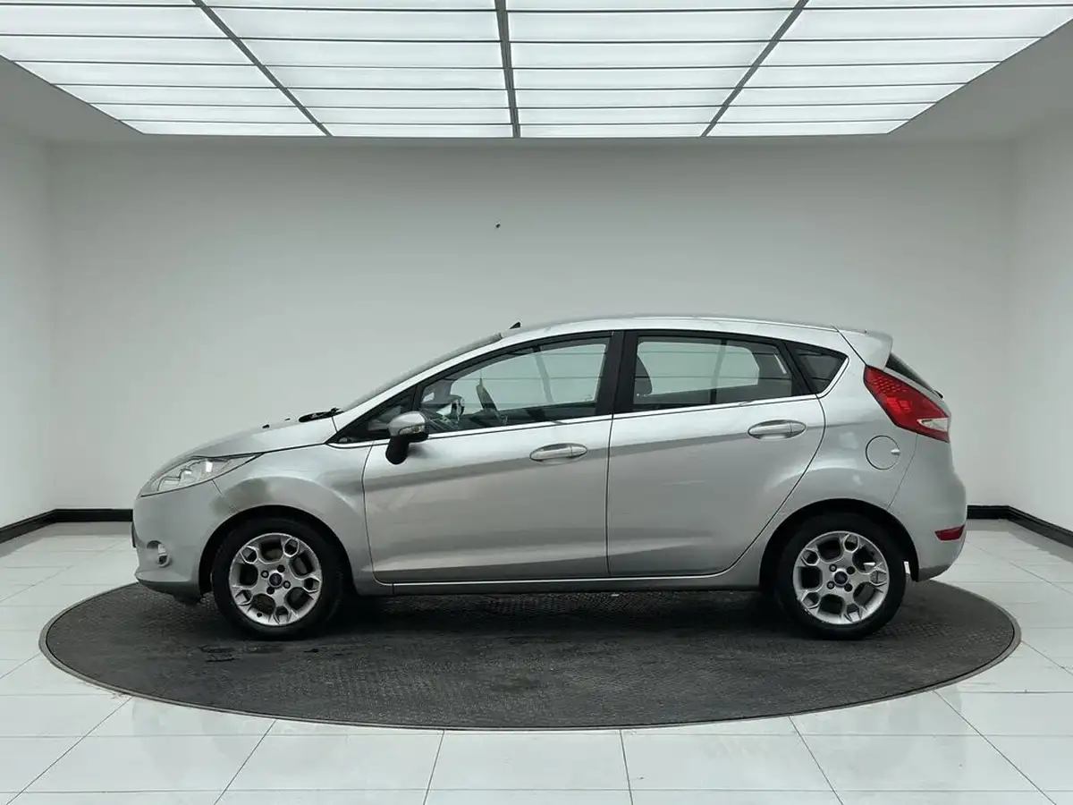 2012-ford-fiesta-125-zetec-5d-big-7