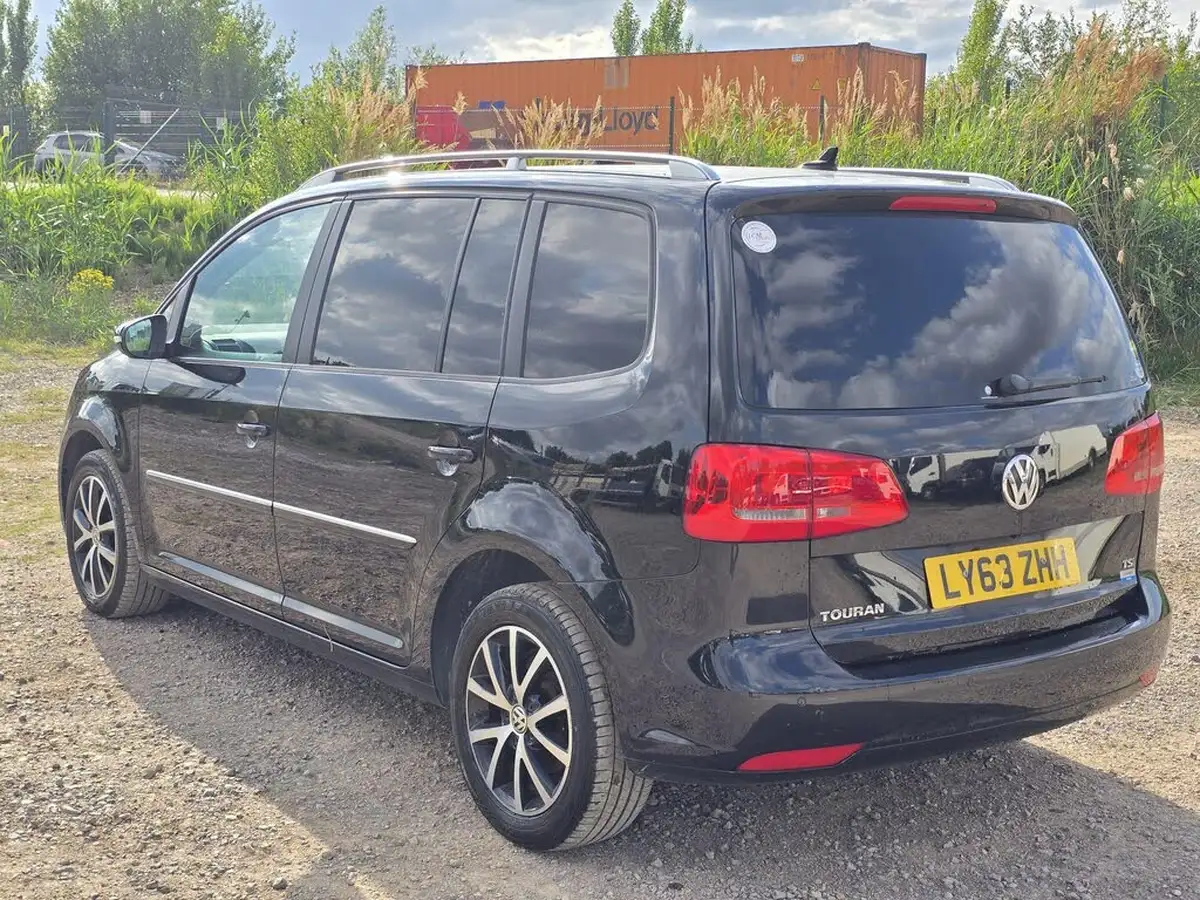 2014-volkswagen-touran-big-3