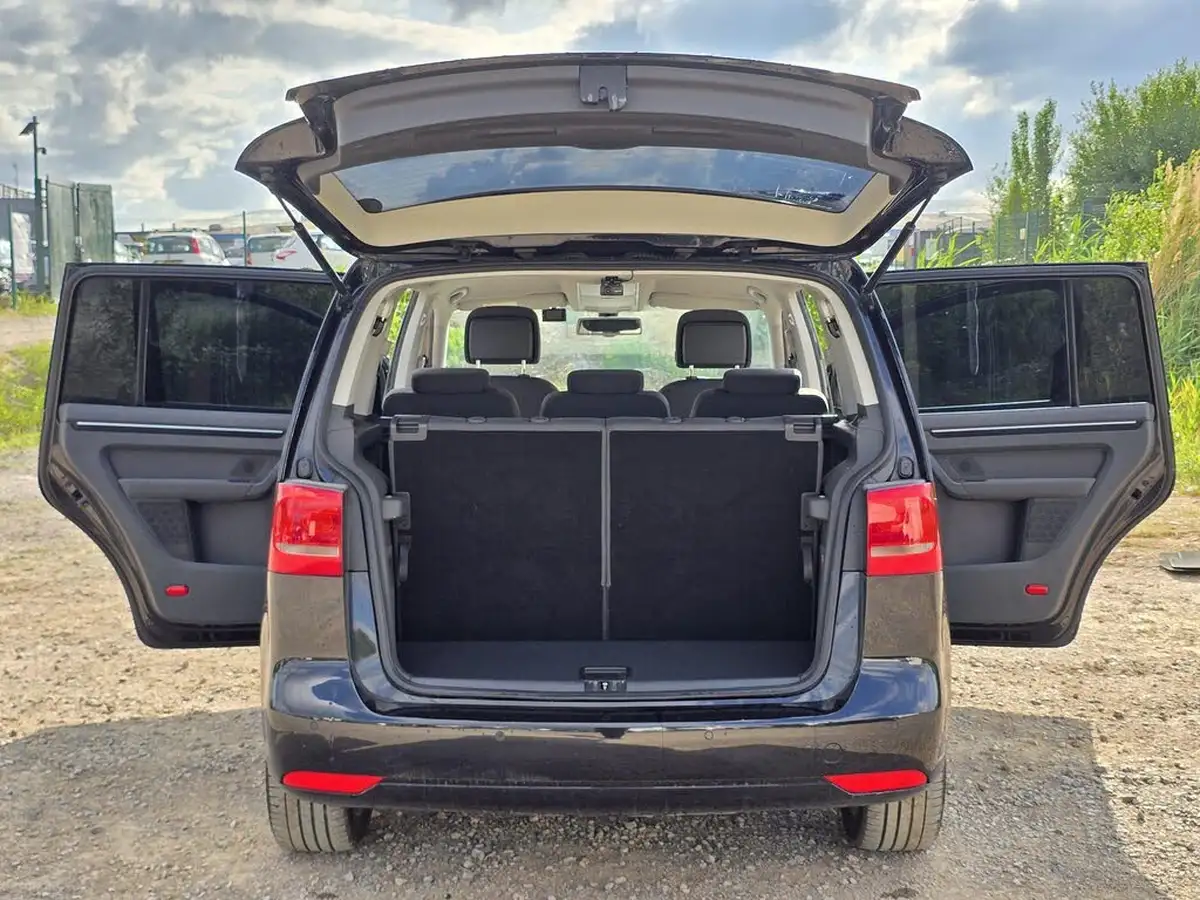2014-volkswagen-touran-big-31