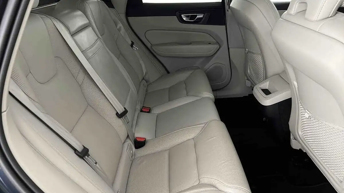 2020-volvo-xc60-20td-b4-inscription-expression-big-23