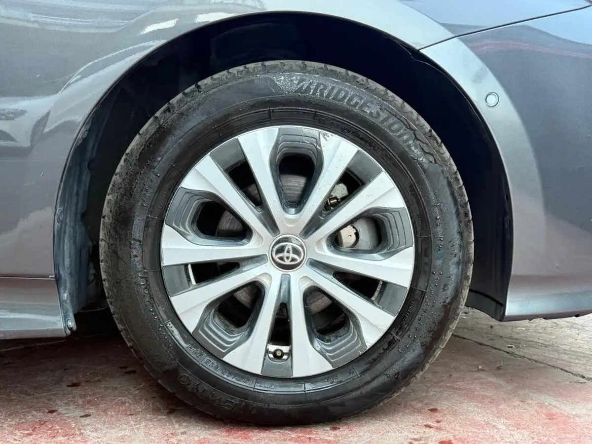 2019-toyota-prius-big-12