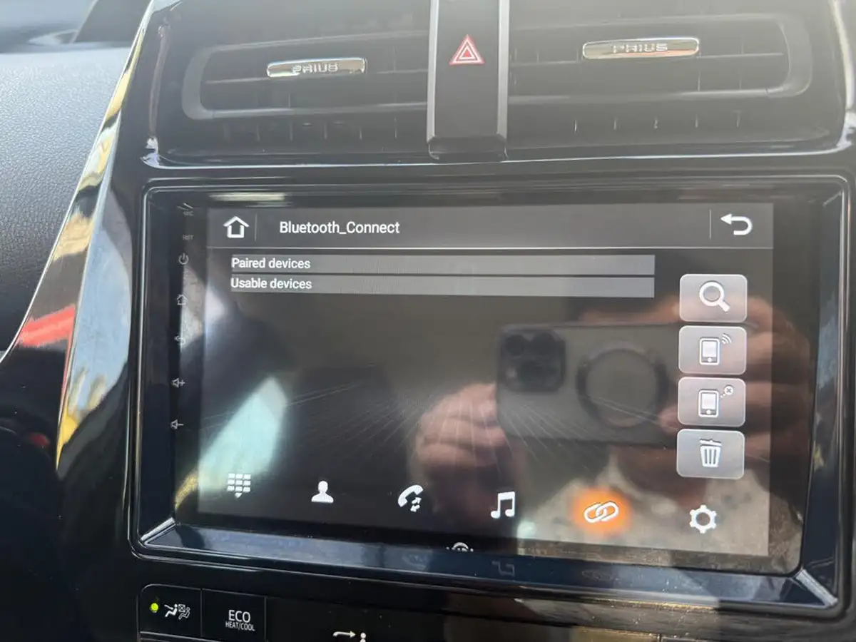 2019-toyota-prius-big-36